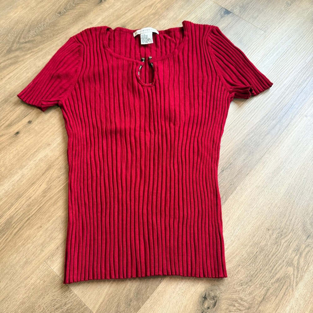 Requirements Y2K Red Ribbed Short Sleeve Keyhole Top Horseshoe Hardware Large